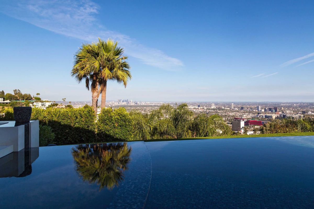 Hillcrest Mansion in Beverly Hills Pool View and city