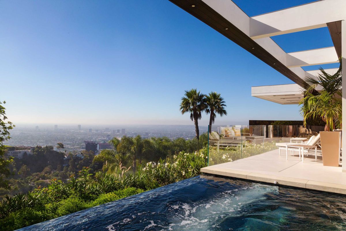 Hillcrest Mansion in Beverly Hills Pool View and city